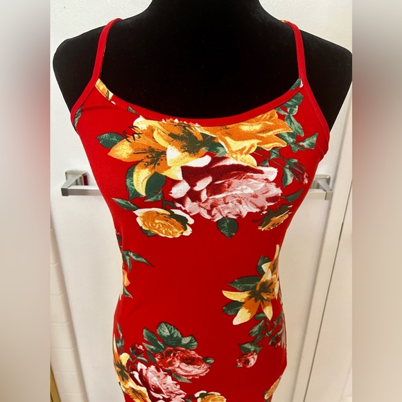 ❤️Beautiful red floral dress❤️ - Picture 3 of 6